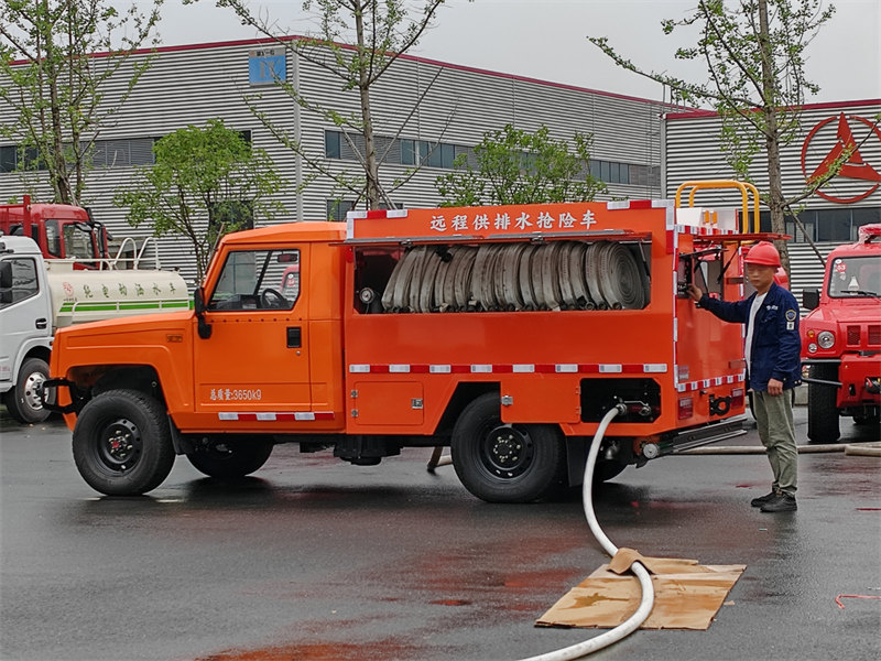 Pickup fire fighting truck factory testing before shipment