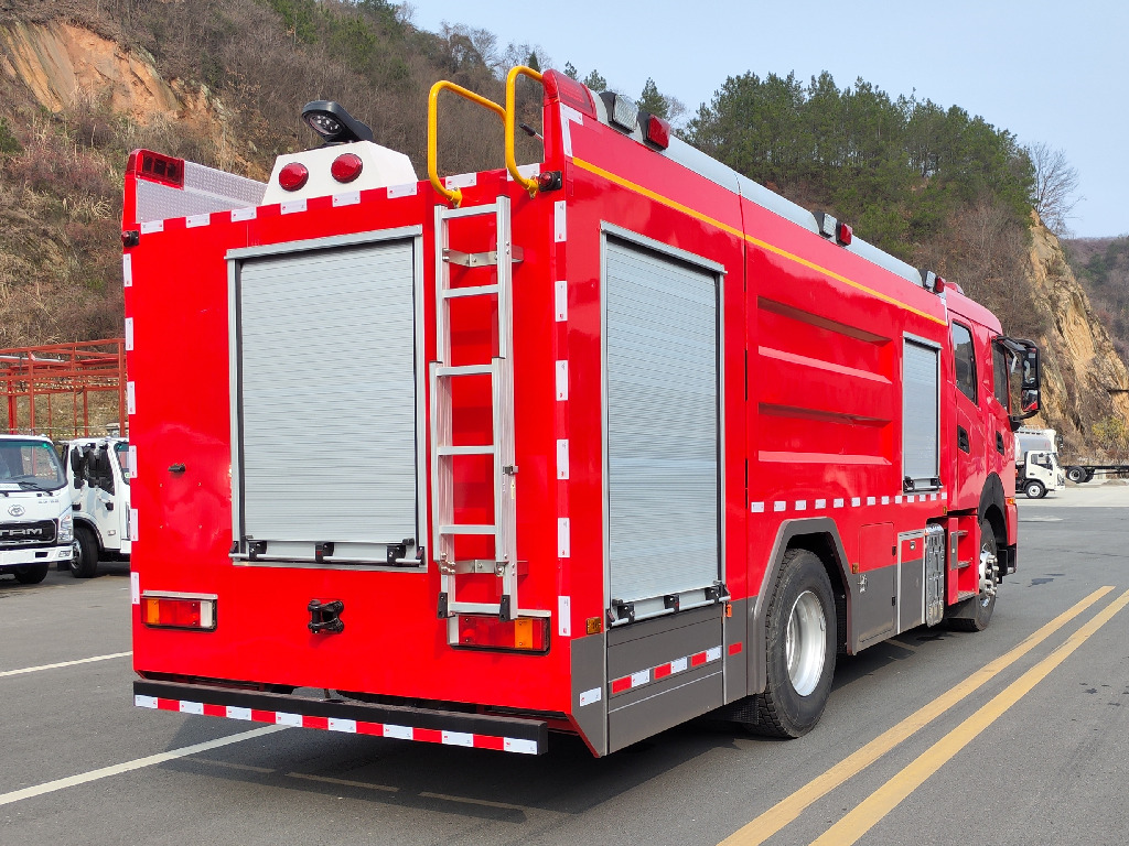 DONGFENG water foam pumper fire tender