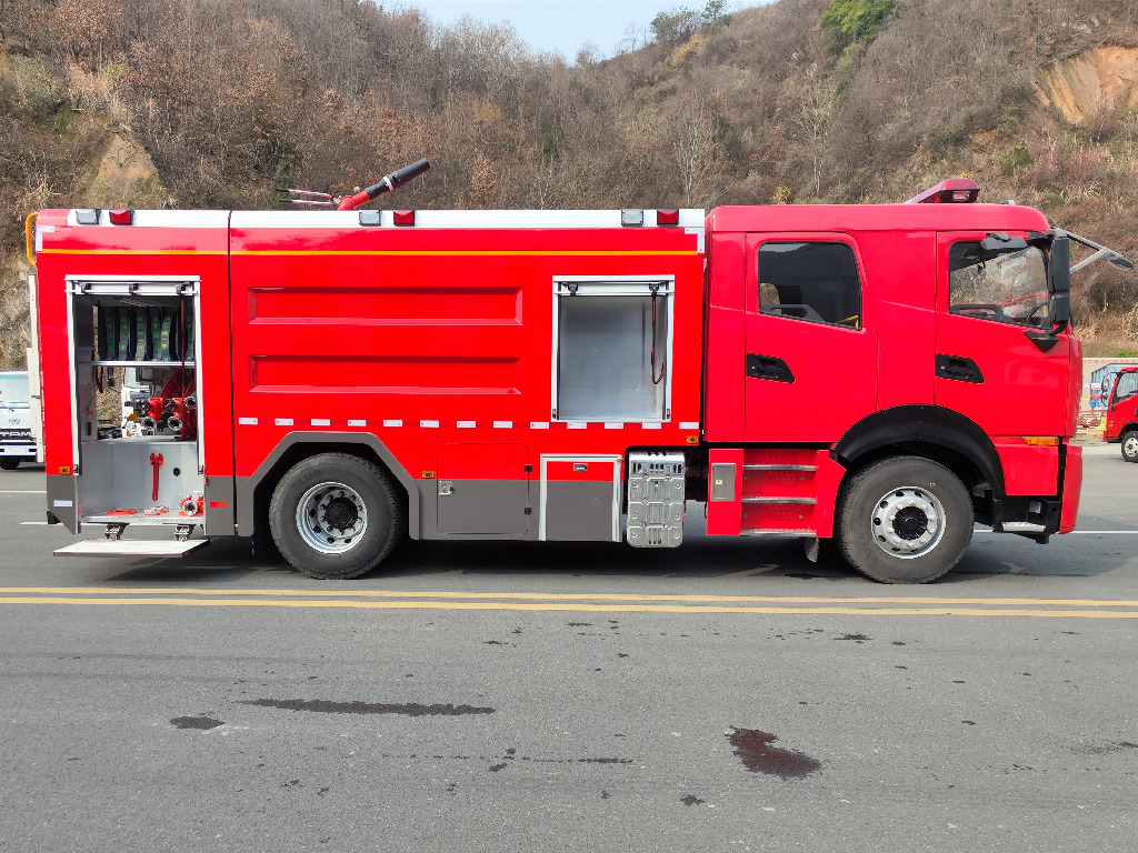 DONGFENG water foam pumper fire engine
