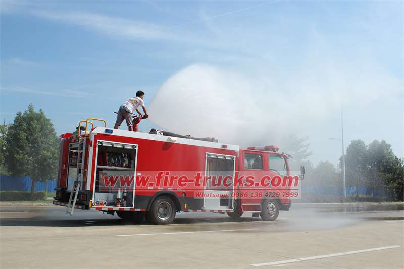 Isuzu fire tanker truck tested before delivery