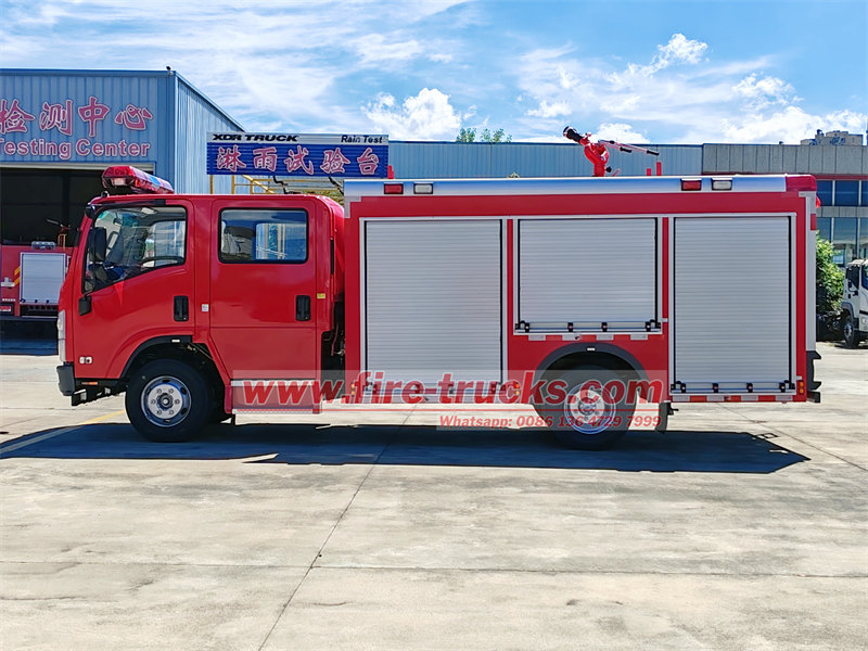 ISUZU NPR fire pumper truck