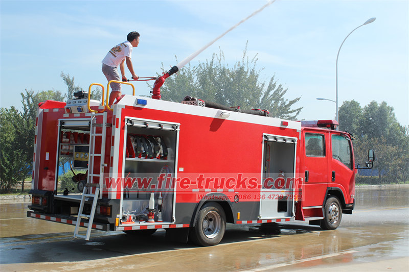 Isuzu water tender fire truck factory testing before shipment