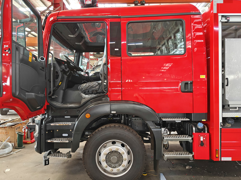 HOWO emergency firefighting truck cabinet