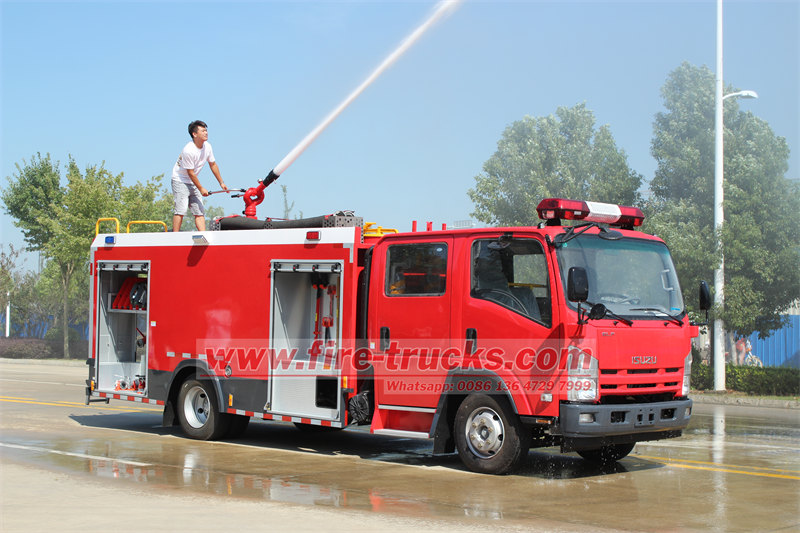 Isuzu water fire truck testing at factory