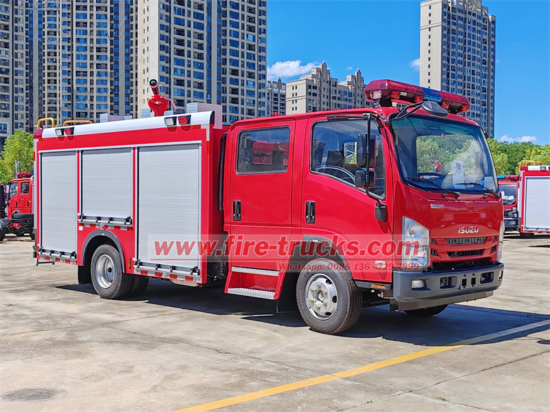 Isuzu 700P pumper fire truck