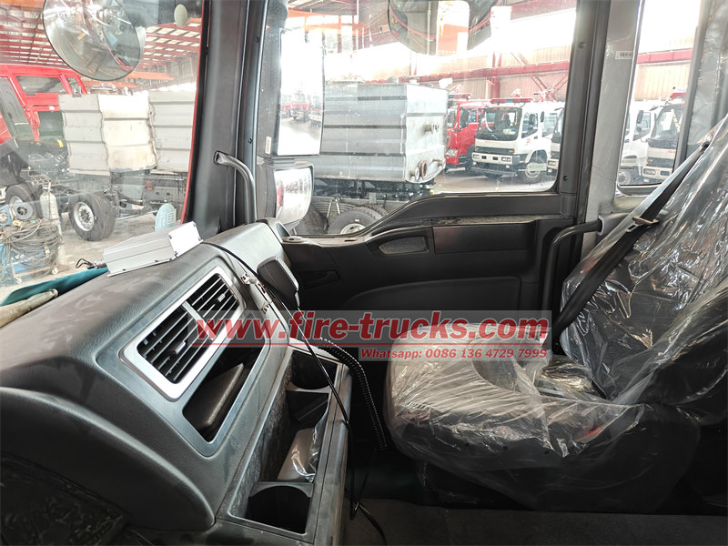 SITRAK 8×4 fire truck cabinet