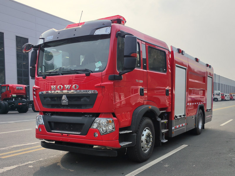 HOWO 8000L foam fire engine