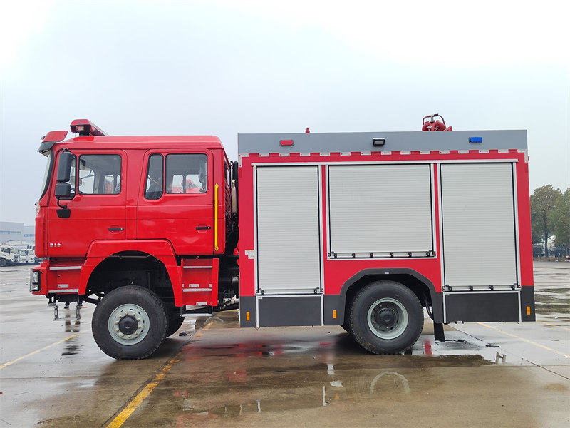 Shacman 4WD off-road tanker fire truck Shacman 4WD off-road tanker fire truck