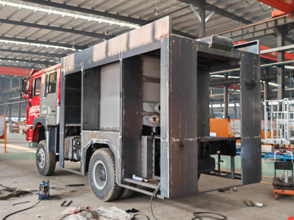 Shacman 4x4 AWD military fire trucks workshop Shacman 4x4 AWD military fire trucks workshop