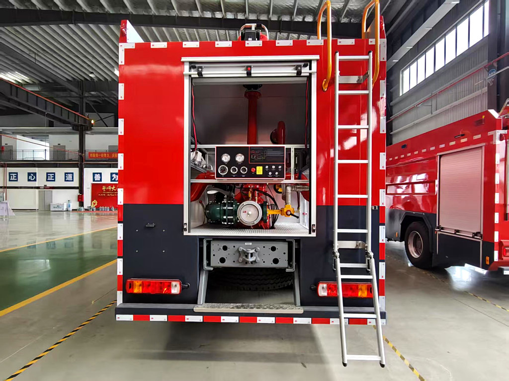 Togo 12,000L Foam Fire Truck on Giga Isuzu