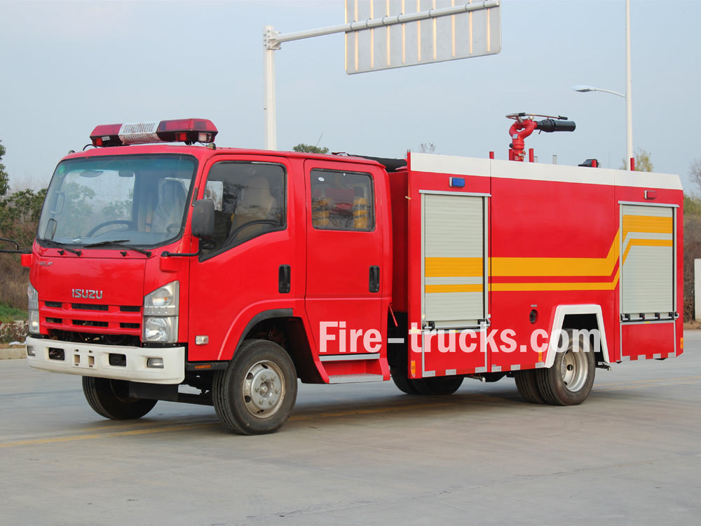 Isuzu NPR water tanker fire engine