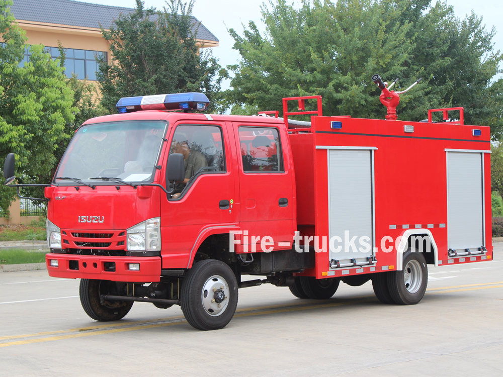 Isuzu 4x4 offroad 3000L water fire truck