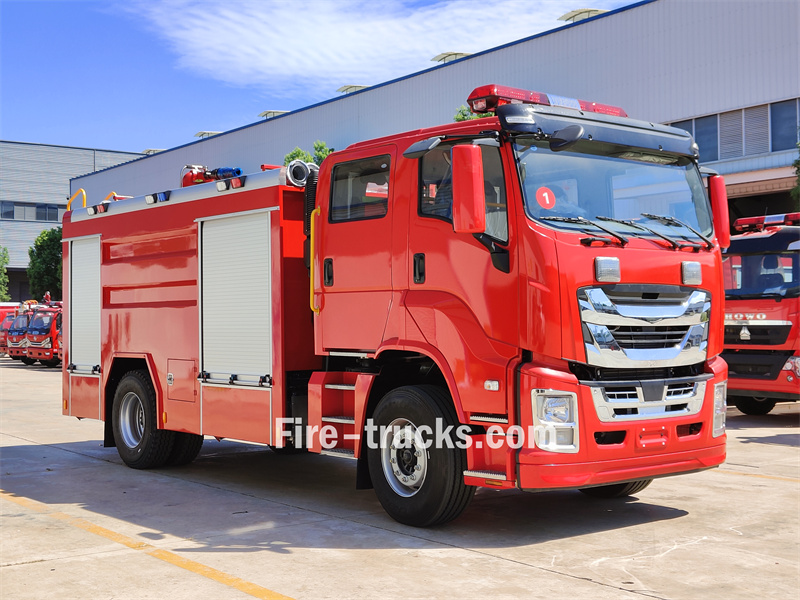 ISUZU GIGA 4500L foam water fire truck