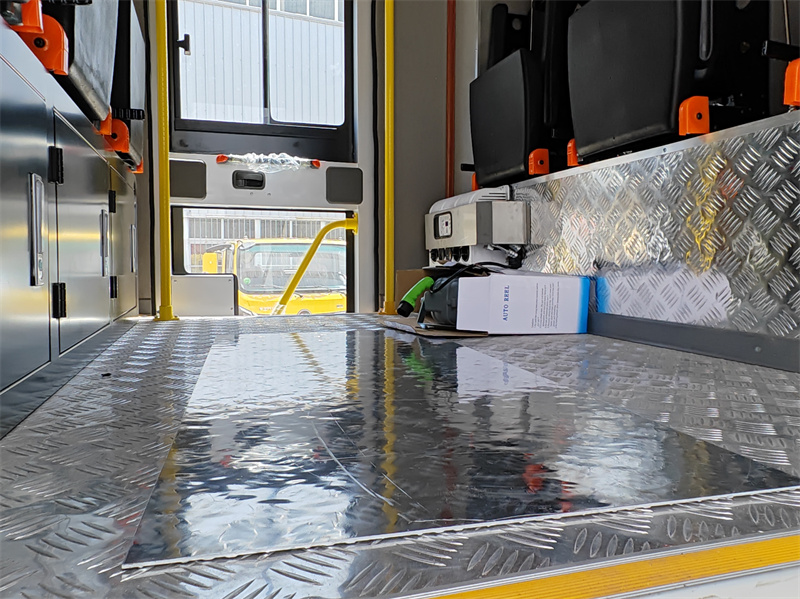 POWERSTAR firefighting vehicle with independent crew cabin POWERSTAR firefighting vehicle with independent crew cabin