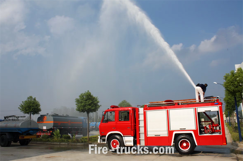 Isuzu water foam tanker fire truck factory testing before shipment