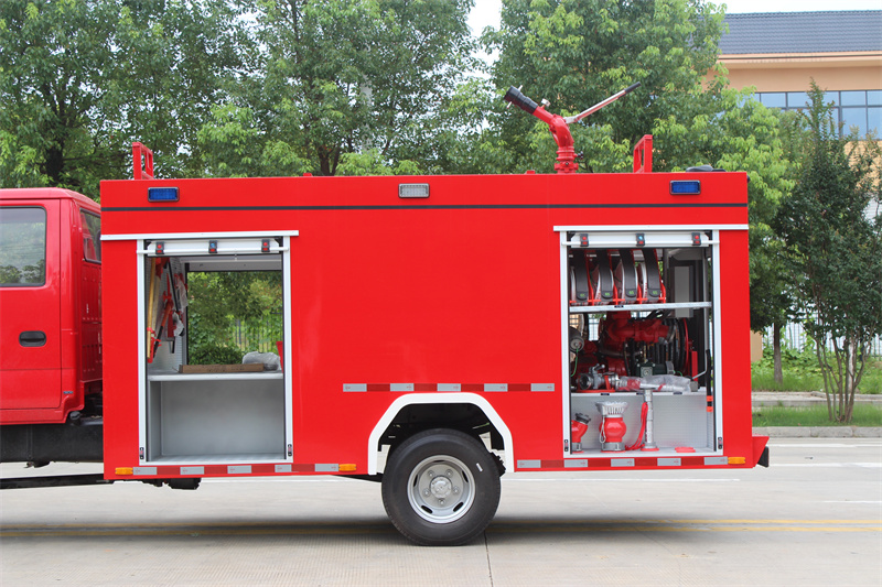 Isuzu 4x4 off road 3000L mini water fire truck Isuzu 4x4 off road 3000L mini water fire truck