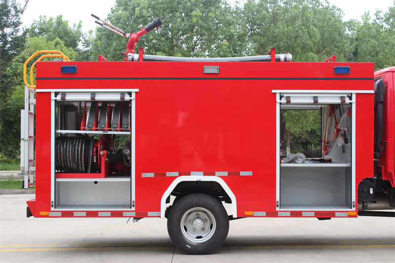 Isuzu 4x4 off road 3000L mini water fire truck Isuzu 4x4 off road 3000L mini water fire truck