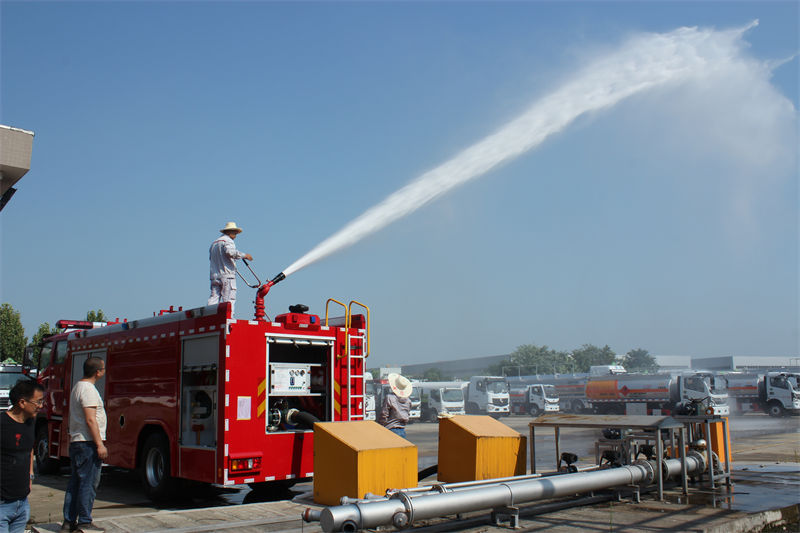 isuzu 5000 liters water fire tender isuzu 5000 liters water fire tender