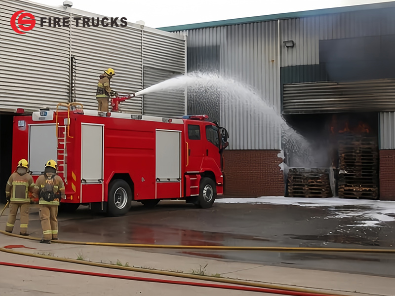 ISUZU GIGA 4x2 8000L foam water fire truck for warehouse fire