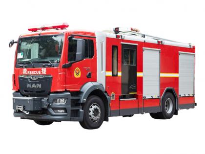 Isuzu compressed foam tank fire pumper truck