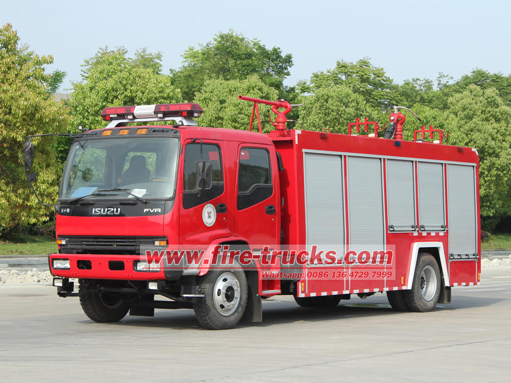 Isuzu FVR foam water dry powder fire rescue truck