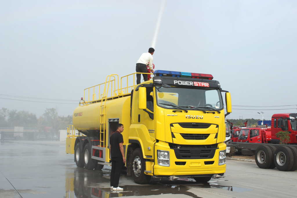 Dubai Isuzu giga 12,000L Yellow Fire Trucks