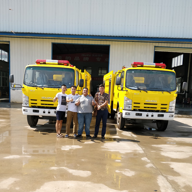 Yemen Client's Hands-On Inspection of ISUZU NPR Fire Trucks