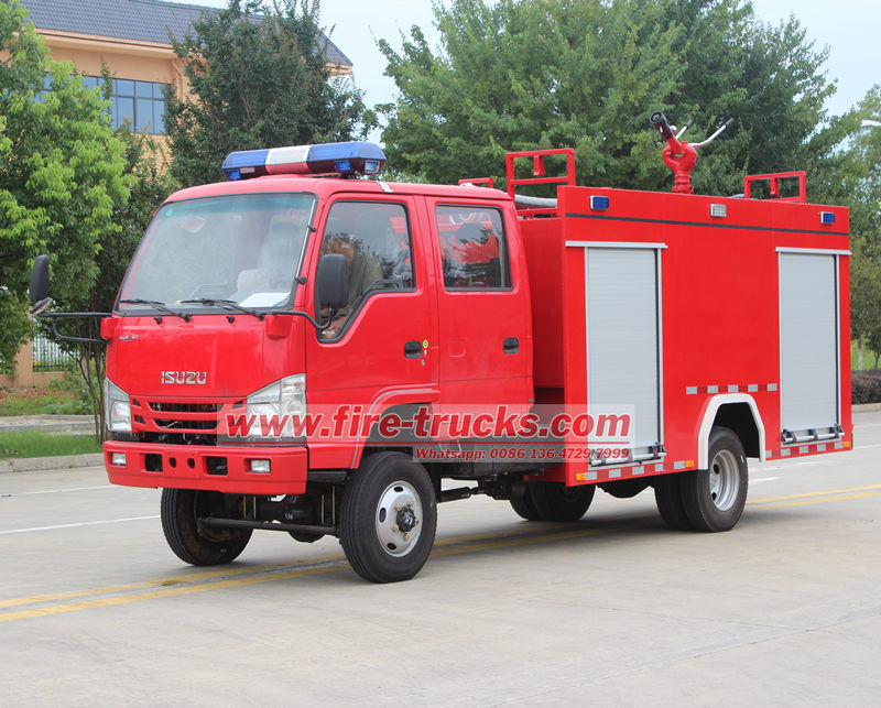ISUZU ELF NKR off-road 4WD fire water tank truck