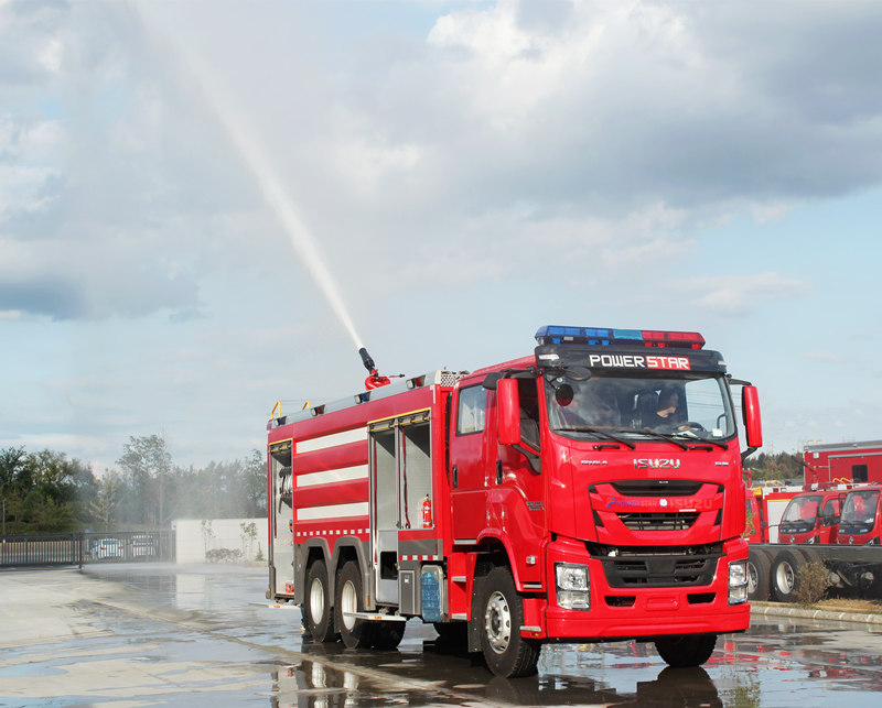 ISUZU 8000L foam fire fighting truck